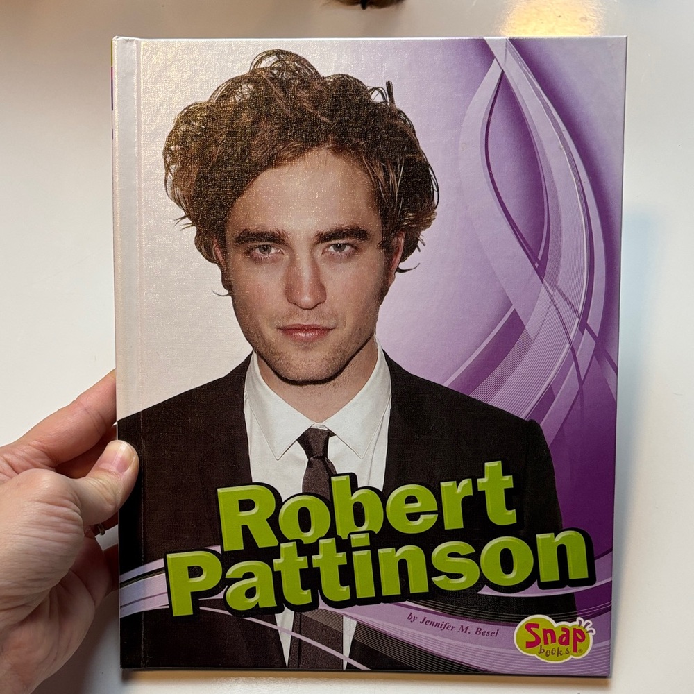 Robert Pattinson Snap Books: Star Biographies by Jennifer M. Besel